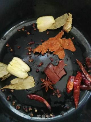 卤牛肉的做法步骤：3