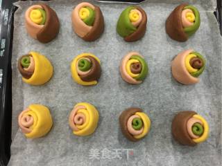 五彩玫瑰花面包的做法步骤：8