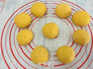 太阳花胡萝卜面包的做法步骤：5