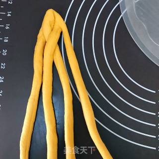 酥粒南瓜辫子包的做法步骤：10