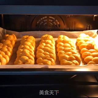 酥粒南瓜辫子包的做法步骤：14