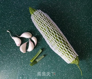 新蒜头炒苦瓜的做法步骤：1