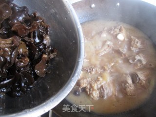 木耳排骨的做法步骤：10
