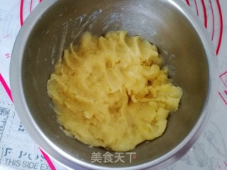 六一儿童节美食--笑脸土豆饼的做法步骤：2