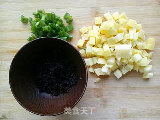 梅干菜炒土豆粒的做法步骤：1
