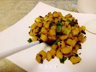 梅干菜炒土豆粒的做法步骤：2