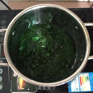扭纹菠菜蛋糕卷的做法步骤：7