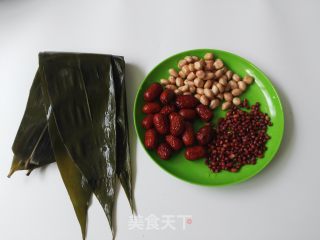 红豆花生红枣粽的做法步骤：2