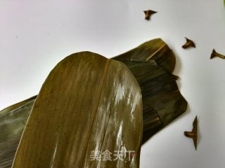红豆花生红枣粽的做法步骤：3