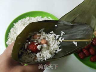 红豆花生红枣粽的做法步骤：5