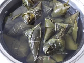 红豆花生红枣粽的做法步骤：7