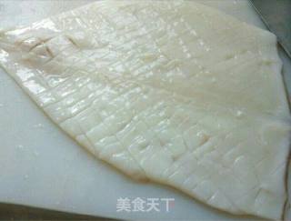 辣炒鱿鱼卷的做法步骤：1