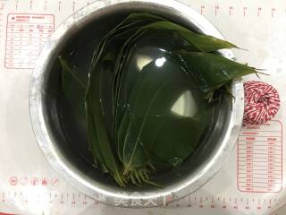 鲜果水晶粽的做法步骤：1