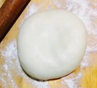 白萝卜三鲜水饺的做法步骤：1