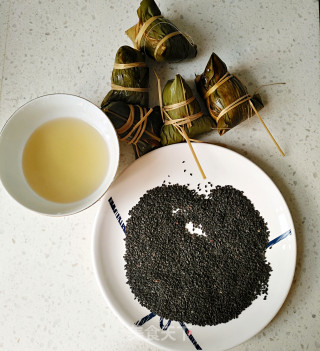 香烤碱粽的做法步骤：1