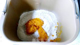 南瓜泥绣球面包的做法步骤：1