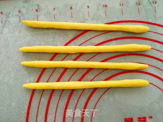 南瓜泥绣球面包的做法步骤：3