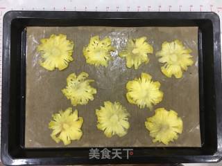 菠萝太阳花的做法步骤：1