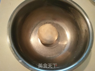 熊猫蛋黄酥的做法步骤：1