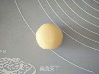 熊猫蛋黄酥的做法步骤：8