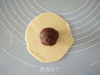熊猫蛋黄酥的做法步骤：17