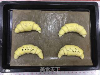 牛角汉堡的做法步骤：12