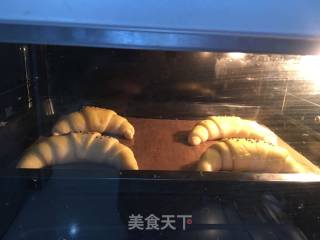 牛角汉堡的做法步骤：13
