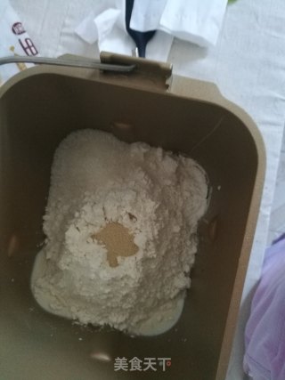 毛毛虫面包的做法步骤：1
