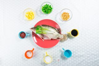 桃花流水鳜鱼肥（二）--菊花鳜鱼球的做法步骤：1