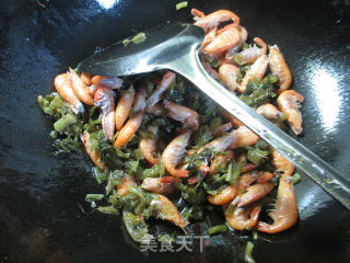 雪菜炒河虾的做法步骤：4