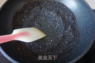 黑芝麻甜甜圈小蛋糕的做法步骤：1