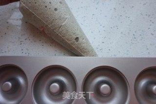 黑芝麻甜甜圈小蛋糕的做法步骤：8