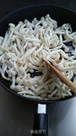 照烧鸡腿菇的做法步骤：4