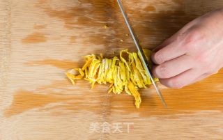 春分春之味—香椿春卷的做法步骤：4