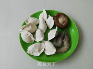 鲜虾汤饺的做法步骤：1