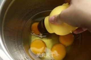 7寸中空模胡萝卜戚风蛋糕的做法步骤：2