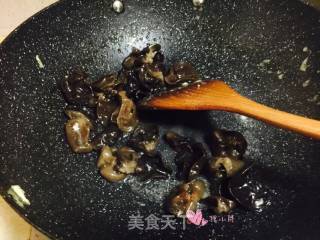 木耳炒肉片的做法步骤：11