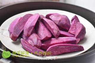 紫薯芝麻煎饼的做法步骤：1