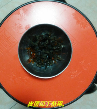 皮蛋瘦肉粥的做法步骤：2