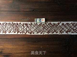 草莓巧克力围栏蛋糕的做法步骤：9