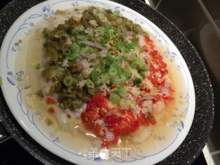 香辣双椒清蒸红福鱼片的做法步骤：4