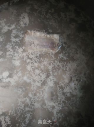 排骨榴莲壳核汤的做法步骤：2