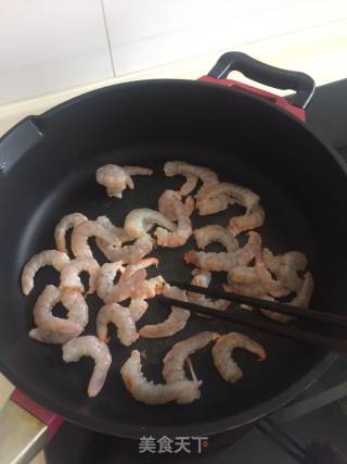 避风塘虾仁的做法步骤：2