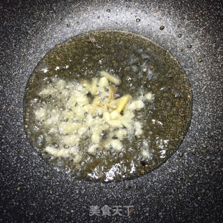 青椒炒鱿鱼的做法步骤：4