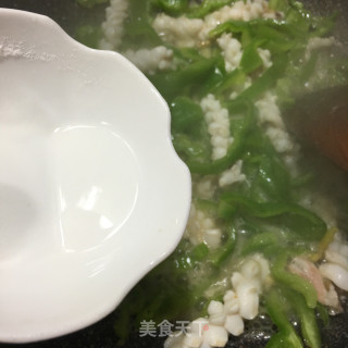 青椒炒鱿鱼的做法步骤：8