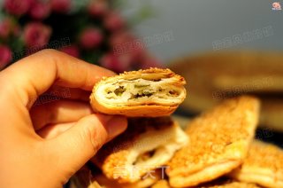 香葱芝麻酥饼的做法步骤：18