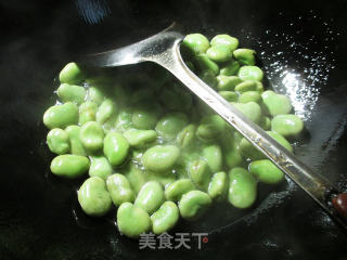 尖椒方腿肉炒蚕豆的做法步骤：3