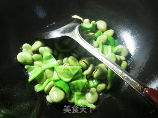 尖椒方腿肉炒蚕豆的做法步骤：4