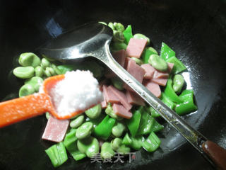 尖椒方腿肉炒蚕豆的做法步骤：6
