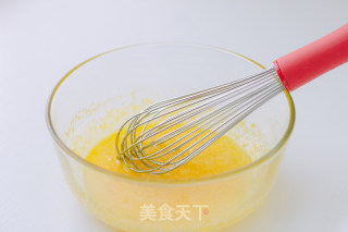北海道戚风蛋糕的做法步骤：7